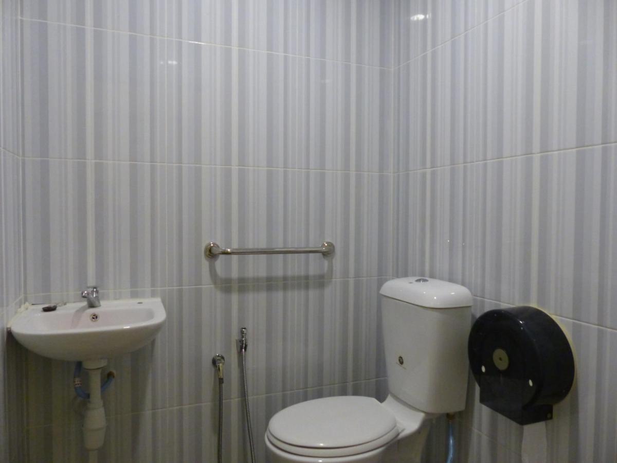 Comma Hotel Bandar Saujana Putra Buitenkant foto