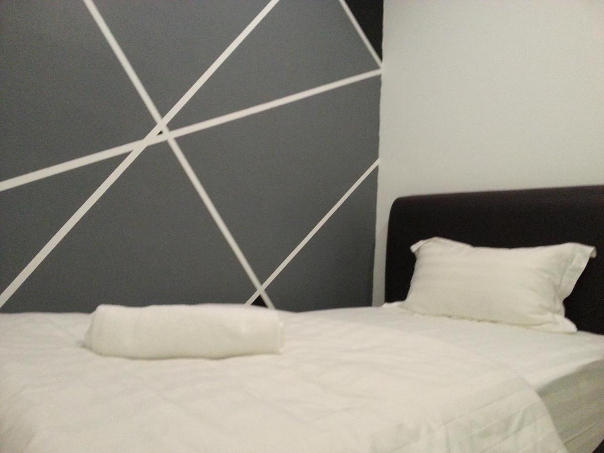 Comma Hotel Bandar Saujana Putra Buitenkant foto