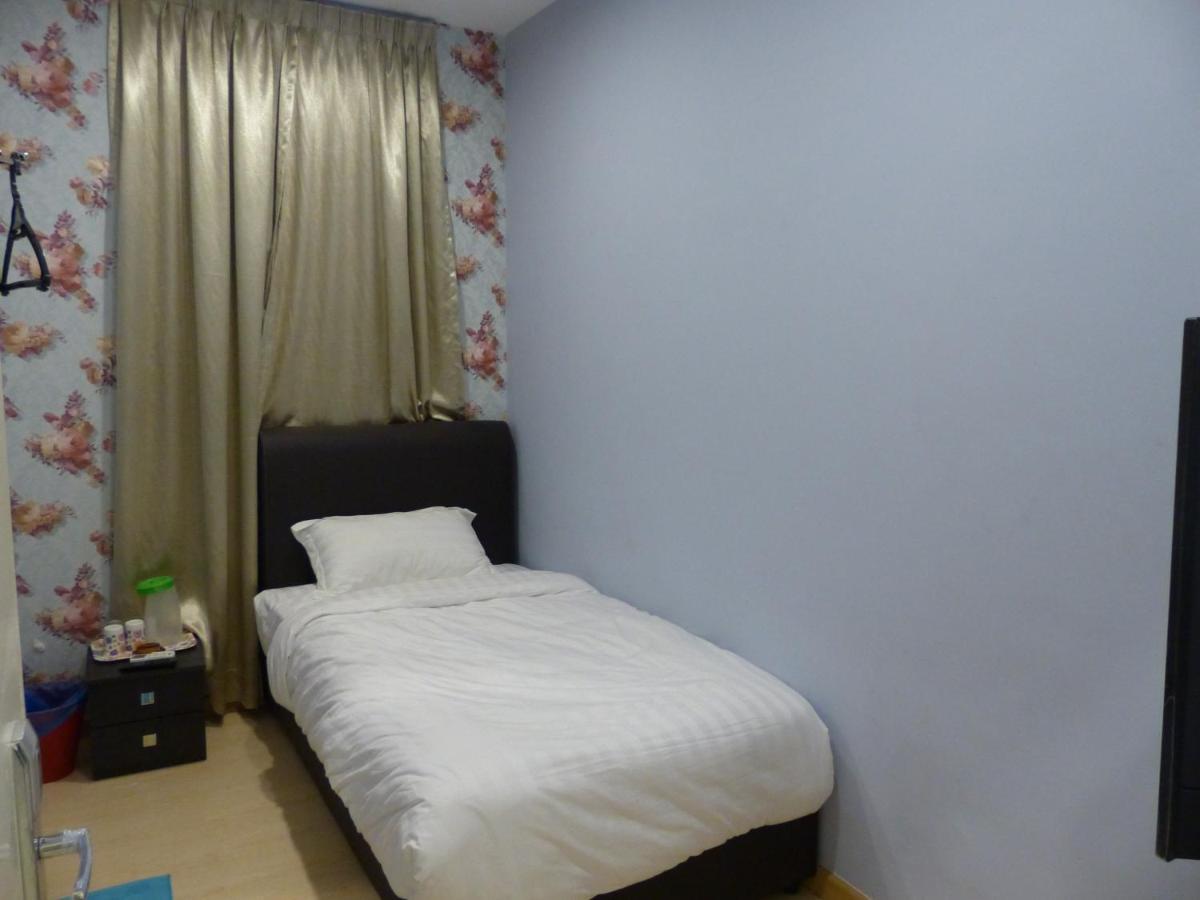 Comma Hotel Bandar Saujana Putra Buitenkant foto