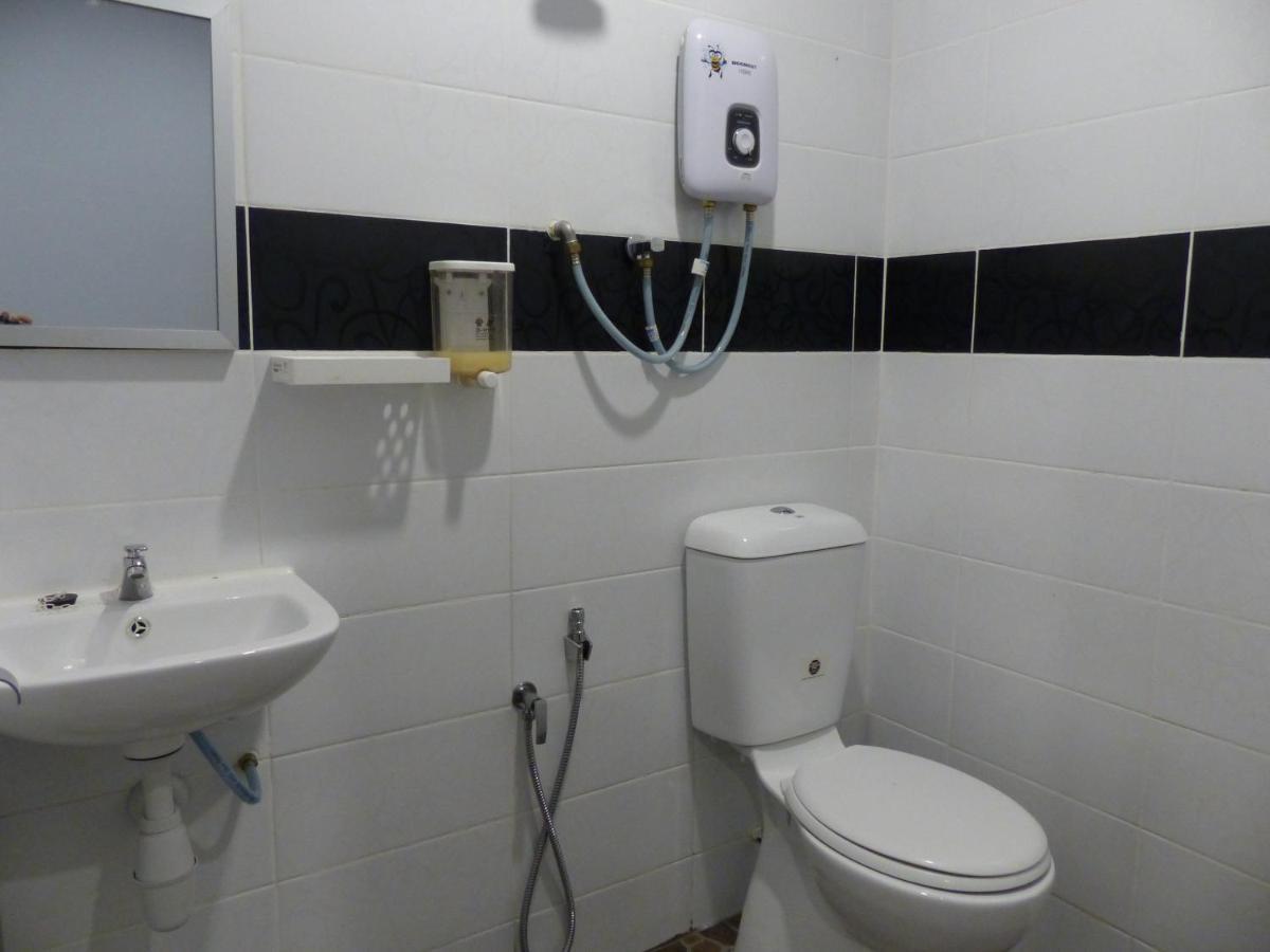 Comma Hotel Bandar Saujana Putra Buitenkant foto