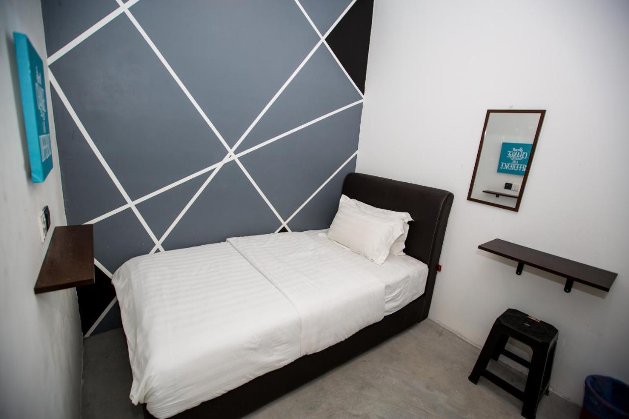 Comma Hotel Bandar Saujana Putra Buitenkant foto