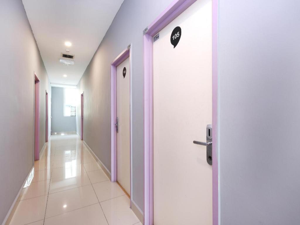 Comma Hotel Bandar Saujana Putra Buitenkant foto