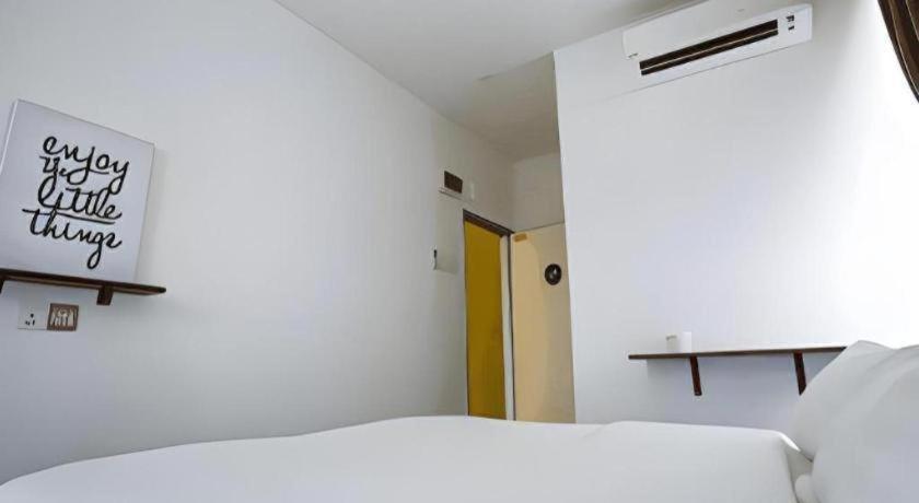 Comma Hotel Bandar Saujana Putra Buitenkant foto